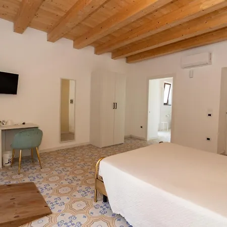 فندق مبيت وإفطار De Santis 4*